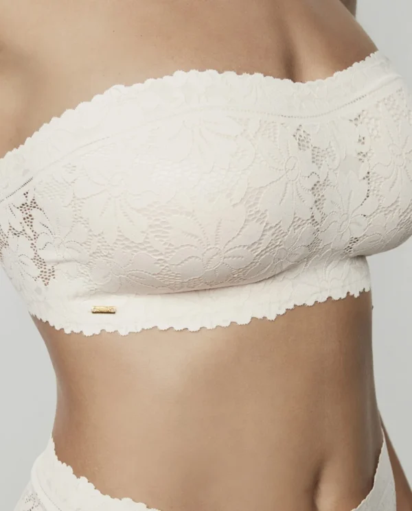 comfortwear-strapless-bandeau-bra-10916-195-make-up5